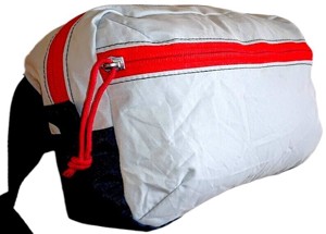 Darts on rounded corners on a hip bag to give the front pocket more volume. Pattern available here